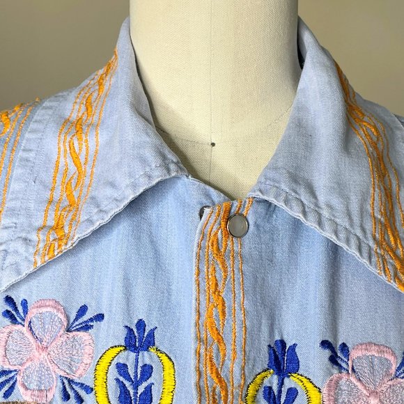 Vintage 70s La Fiesta Boho Hippie Embroidered Birds & Flowers Collared Shirt - Picture 3 of 14